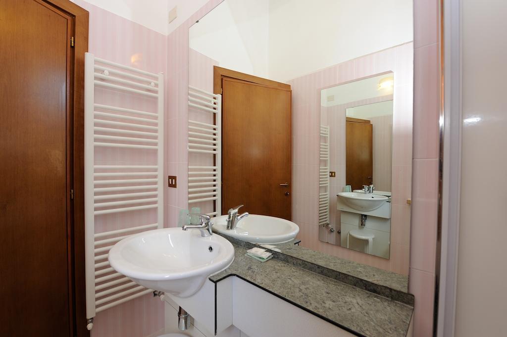 Hotel San Sebastiano Perugia Room photo